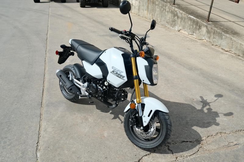 2026 Honda GROM PEARL WHITE Image 1