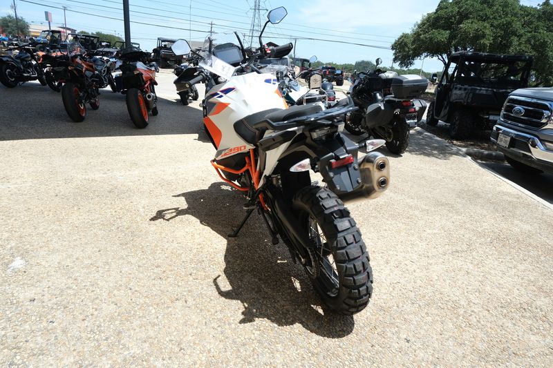 2024 KTM 1290 SUPER ADVENTURE R OT WHITEImage 15