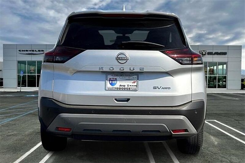 2023 Nissan Rogue SVImage 3