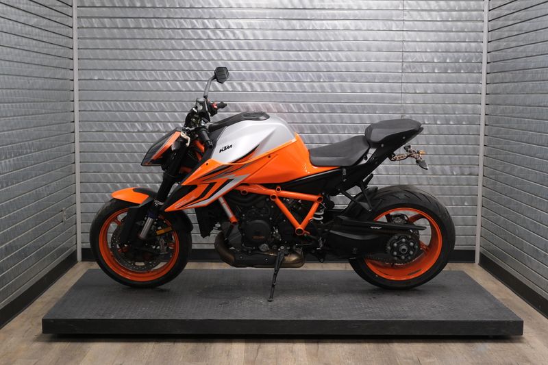 USED 2022 KTM SUPER DUKE 1290 R EVO Image 6