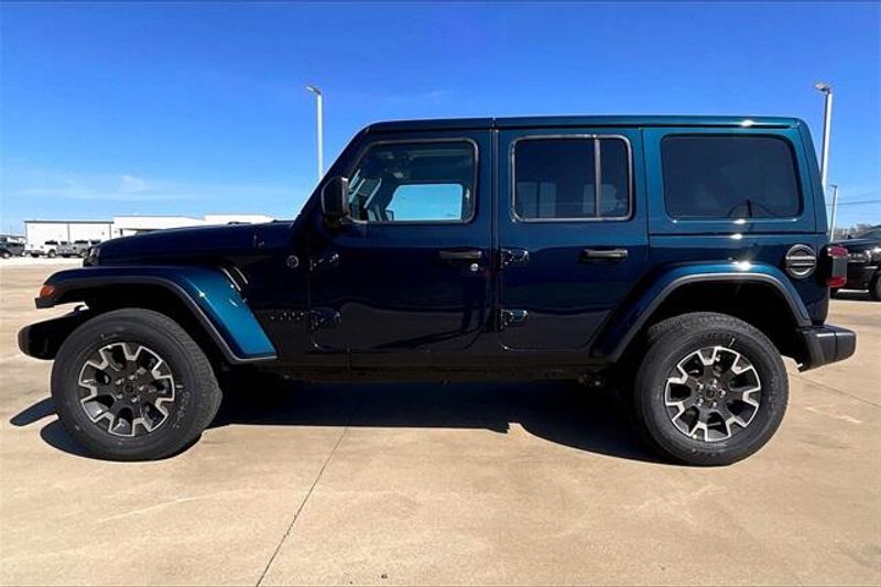 2025 Jeep Wrangler 4-door SaharaImage 13