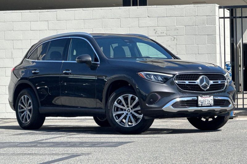Used 2026 Mercedes-Benz GLC 300Image 2