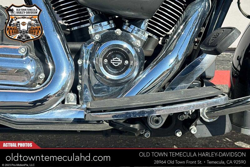 2021 Harley-Davidson Road King in a Black exterior color. BMW Motorcycles of Temecula – Southern California (951) 506-6903 bmwmotorcyclesoftemecula.com 