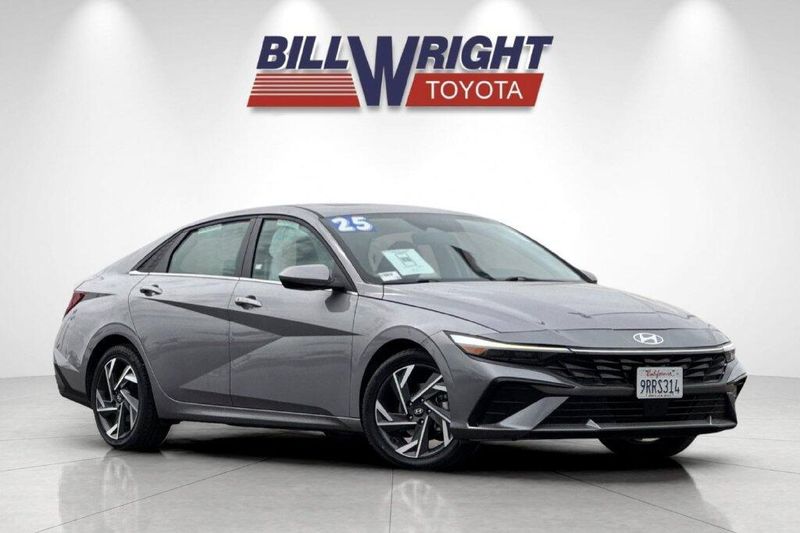 Used 2025 Hyundai Elantra SEL ConvenienceImage 1