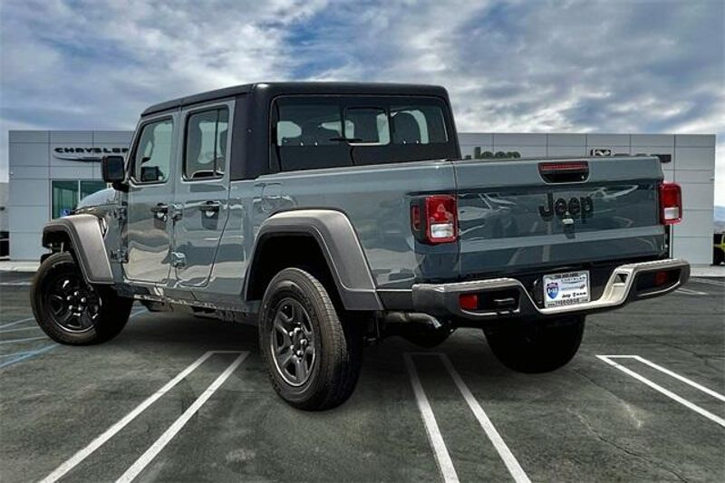 2024 Jeep Gladiator Sport 4x4Image 2
