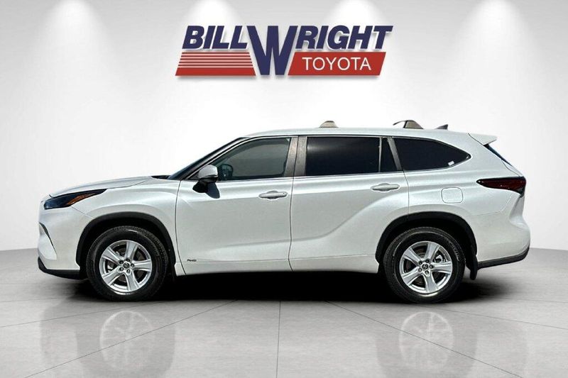 Used 2023 Toyota Highlander Hybrid LEImage 6