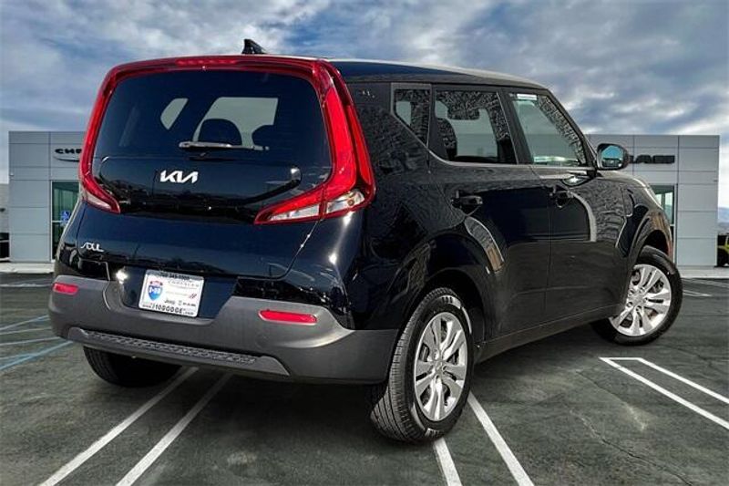 2022 Kia Soul LXImage 13