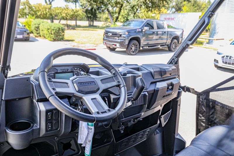 2025 Polaris RANGER CREW XP 1000 TEXAS EDITION BLACK CRYSTAL Image 5