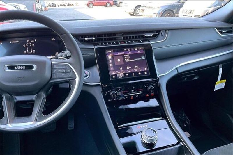 New 2025 Jeep Grand Cherokee L Altitude 4x2Image 5