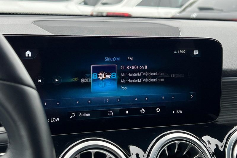 2023 Mercedes-Benz EQB 300Image 21