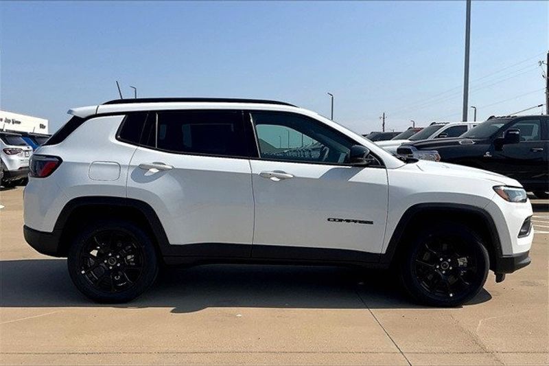 2025 Jeep Compass Latitude 4x4Image 16