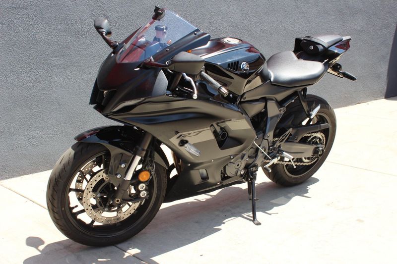 2025 Yamaha YZF R7 Image 3