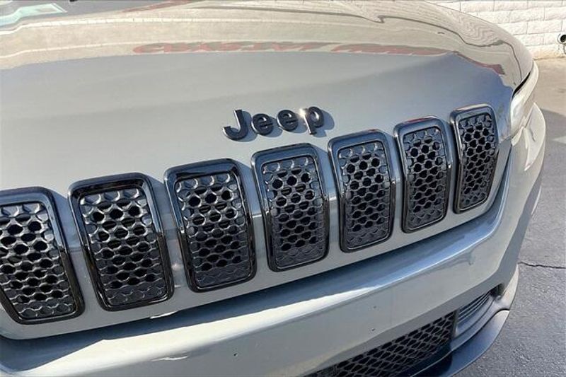 Used 2023 Jeep Cherokee AltitudeImage 30