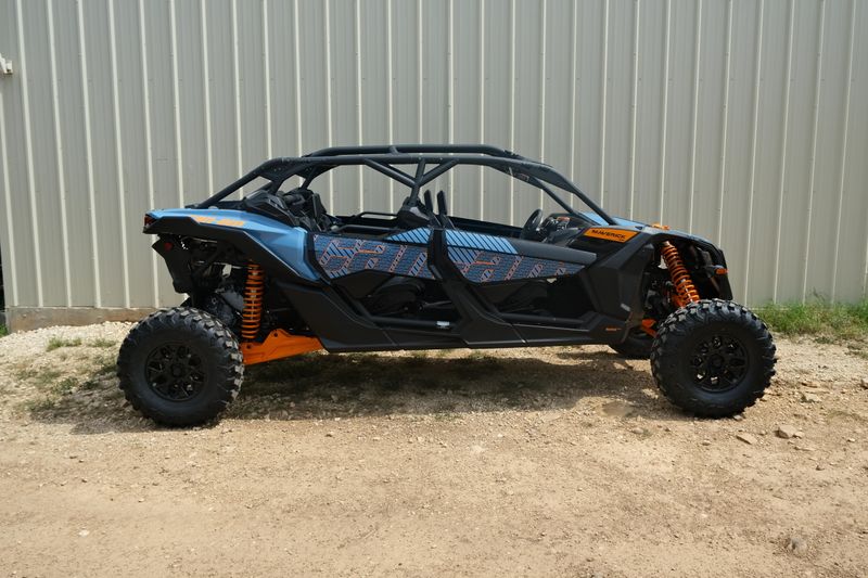 2025 Can-Am MAVERICK X3 MAX RS TURBO SCANDI BLUE AND ORANGE CRUSH Image 2