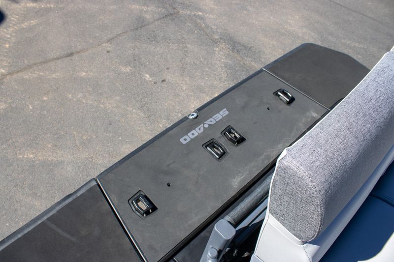 NEW 2026 SEADOO SWITCH CRUISE 21 300HP TECH PACKAGE WITH PAINTED TRAILER Image 28