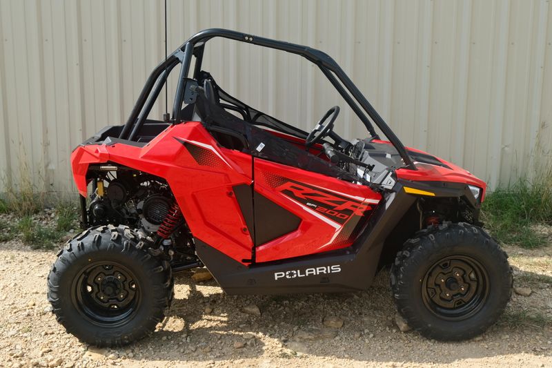 2025 Polaris RZR 200 EFI INDY RED Image 2