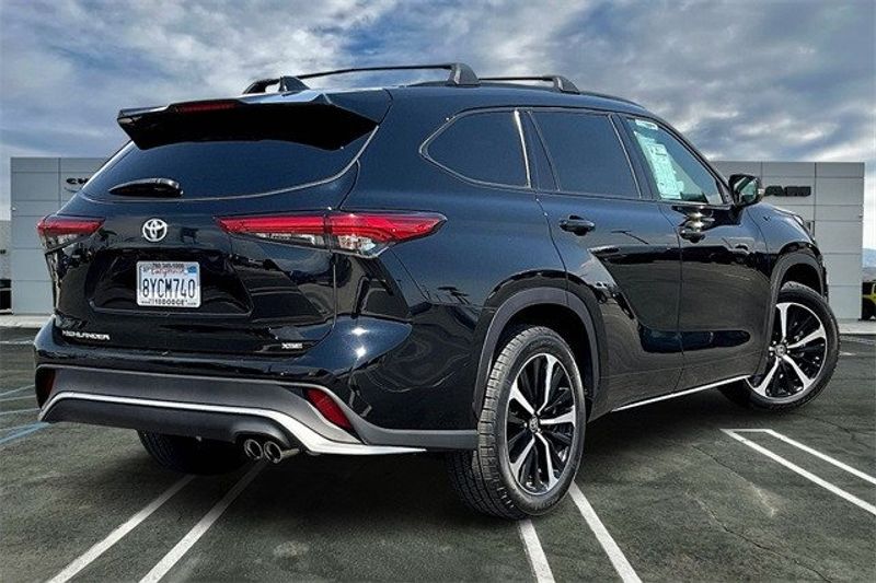 2021 Toyota Highlander XSEImage 13