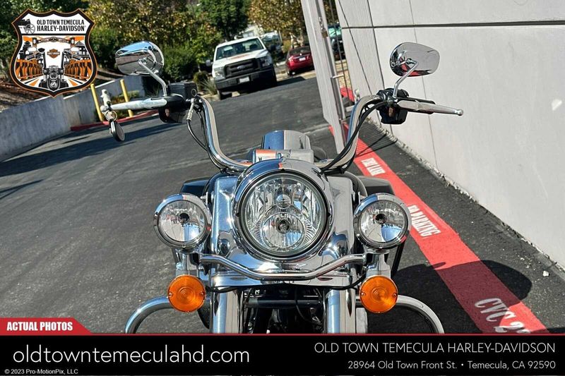 2021 Harley-Davidson Road King in a Black exterior color. BMW Motorcycles of Temecula – Southern California (951) 506-6903 bmwmotorcyclesoftemecula.com 