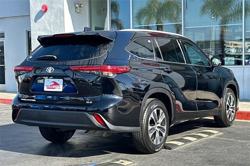 2022 Toyota Highlander XLEImage 4