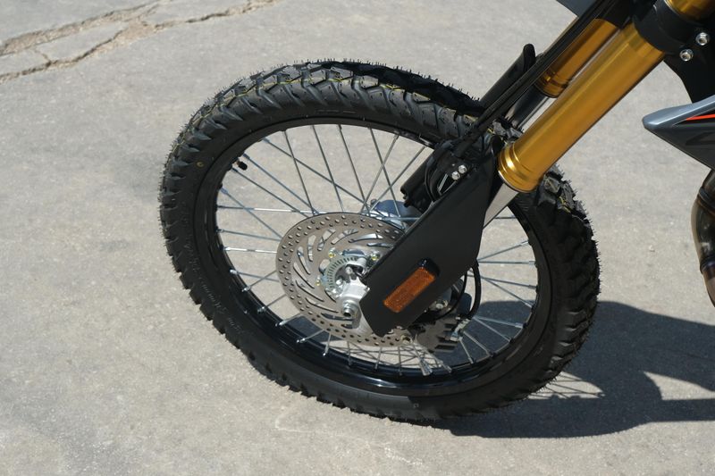 2025 Suzuki DRZ4S SOLID IRON GRAY Image 12