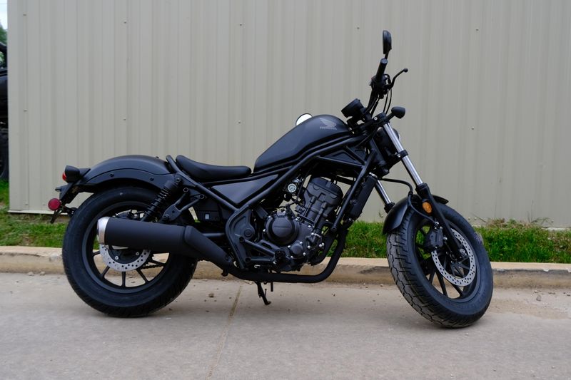 2025 Honda REBEL 300 MATTE BLACK METALLIC Image 2