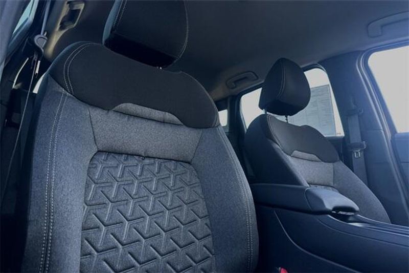 Used 2025 Nissan Kicks SVImage 15