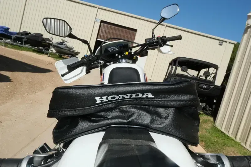 NEW 2025 HONDA XR650L WHITE Image 9