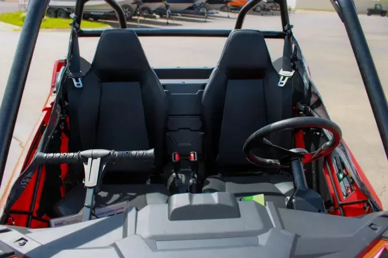 2025 Polaris RZR 200 EFI INDY RED Image 12