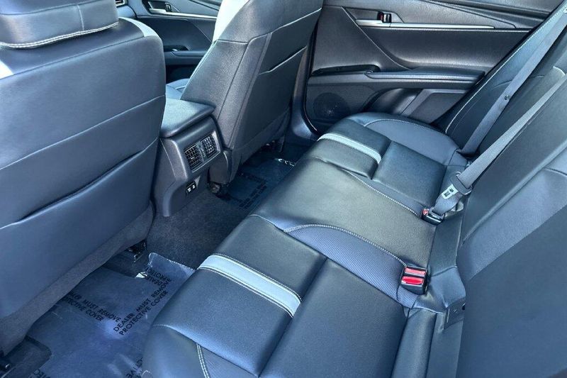 Used 2025 Toyota Camry SEImage 11
