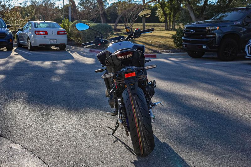 2025 Yamaha MT09 SP  LIQUID METAL AND RAVEN Image 15