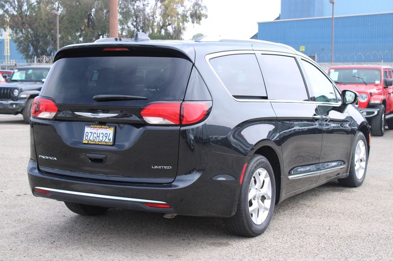 2020 Chrysler Pacifica LimitedImage 5