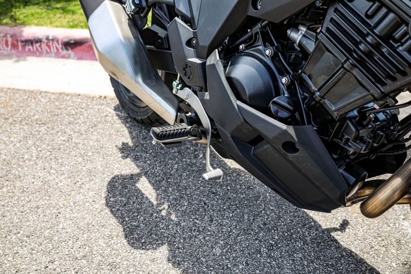 2025 Kawasaki VERSYSX 300  CANDY LIME GREEN AND METALLIC FLAT SPARK BLACK Image 33