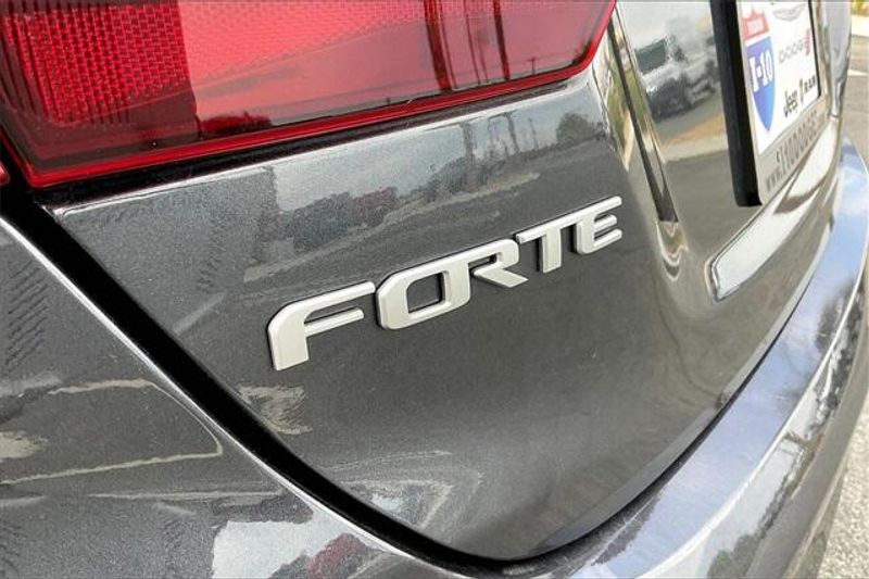 2023 Kia Forte LXSImage 7