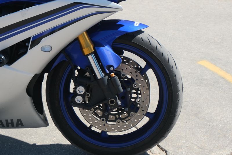 Used 2016 Yamaha YZFR6 BLUE AND SILVER Image 11