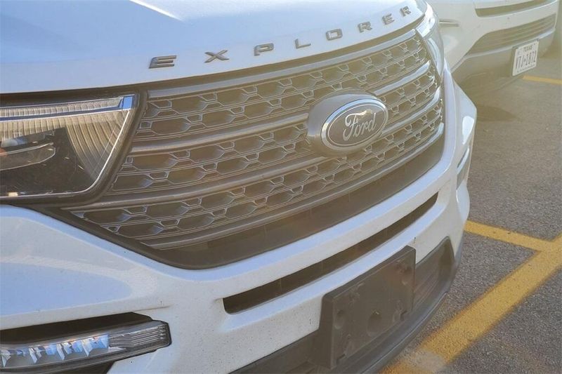 2022 Ford Explorer XLT photo 2