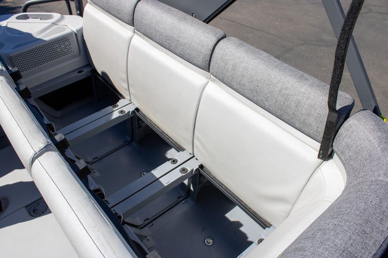 NEW 2026 SEADOO SWITCH CRUISE 21 300HP TECH PACKAGE WITH PAINTED TRAILER Image 27