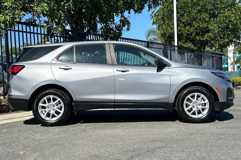 Used 2024 Chevrolet Equinox LSImage 3