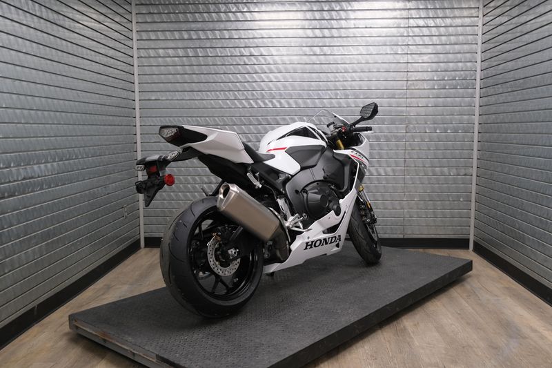 NEW 2027 HONDA CBR1000RR Image 3