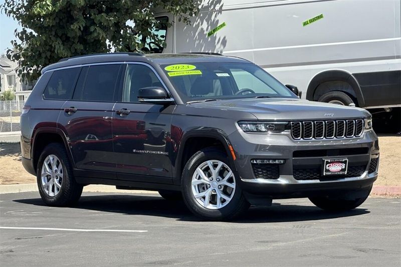 2023 Jeep Grand Cherokee Limited photo 2