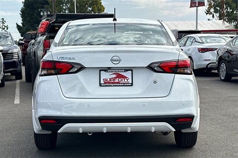 New 2025 Nissan Versa 1.6 SImage 4