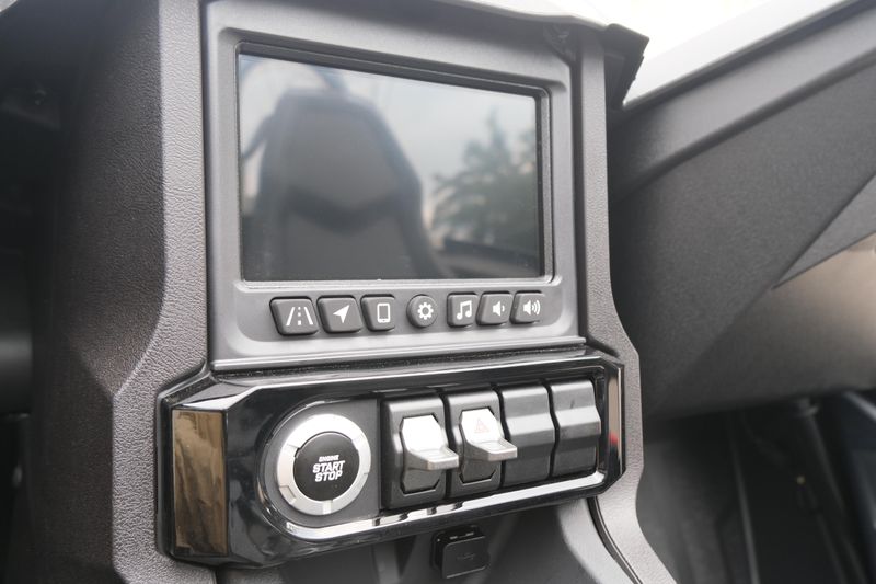 NEW 2026 POLARIS SLINGSHOT SLR AUTODRIVE Image 15