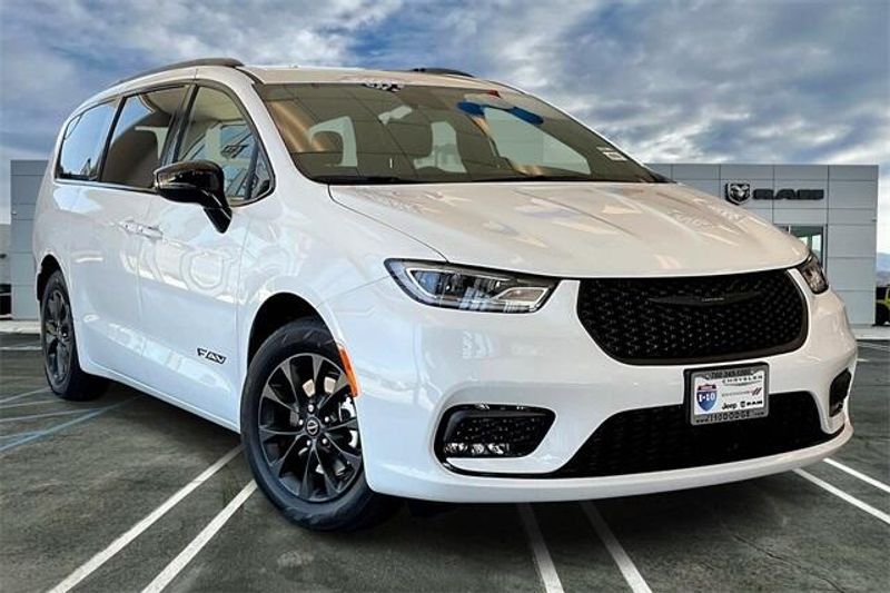 2025 Chrysler Pacifica SelectImage 13