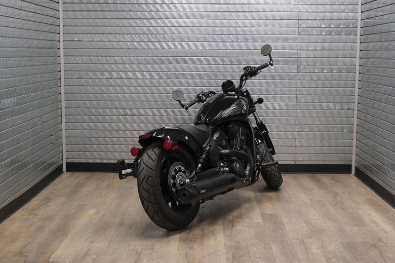 USED 2025 INDIAN MOTORCYCLE SCOUT BOBBER LIMITED WITH TECHNOLOGY PACKAGE BLACK METALLIC Image 3