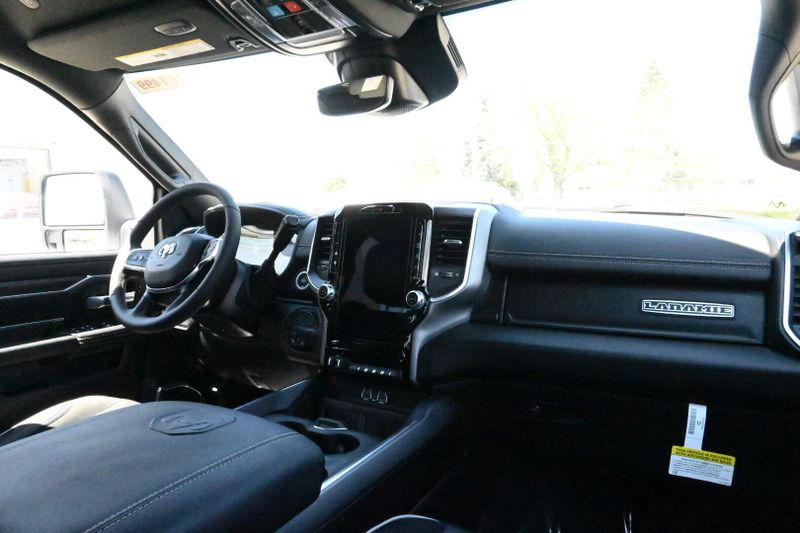 2025 RAM 2500 LaramieImage 12