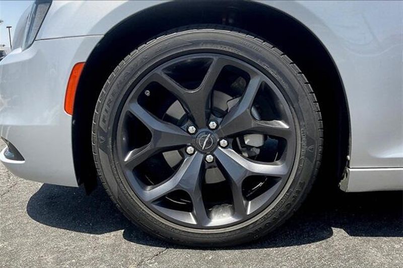 Used 2023 Chrysler 300 TouringImage 8