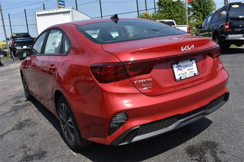 2024 Kia Forte LXSImage 6