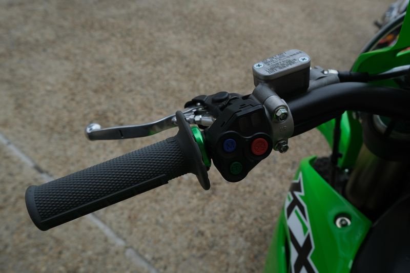 2025 Kawasaki KX450X LIME GREEN Image 7