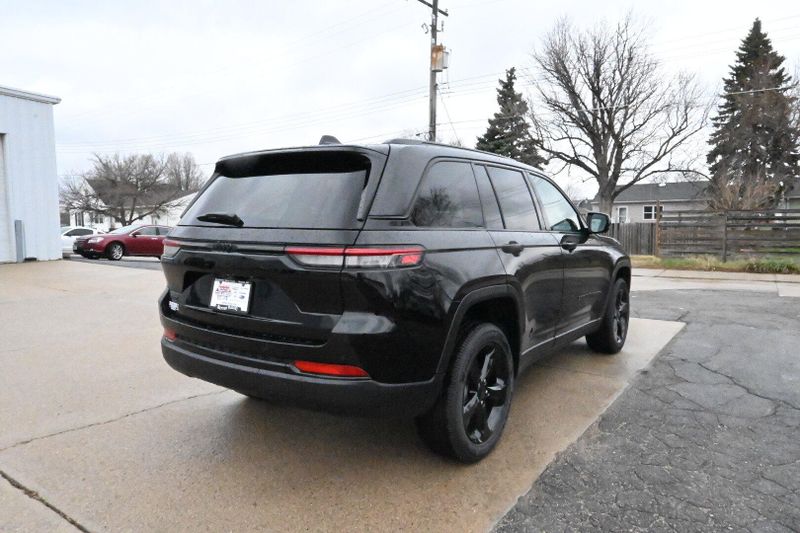 2025 Jeep Grand Cherokee Altitude XImage 8