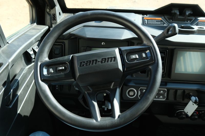NEW 2026 CAN-AM DEFENDER MAX XT CAB HD11 WITH 1025 INCH TOUCHSCREEN Image 21