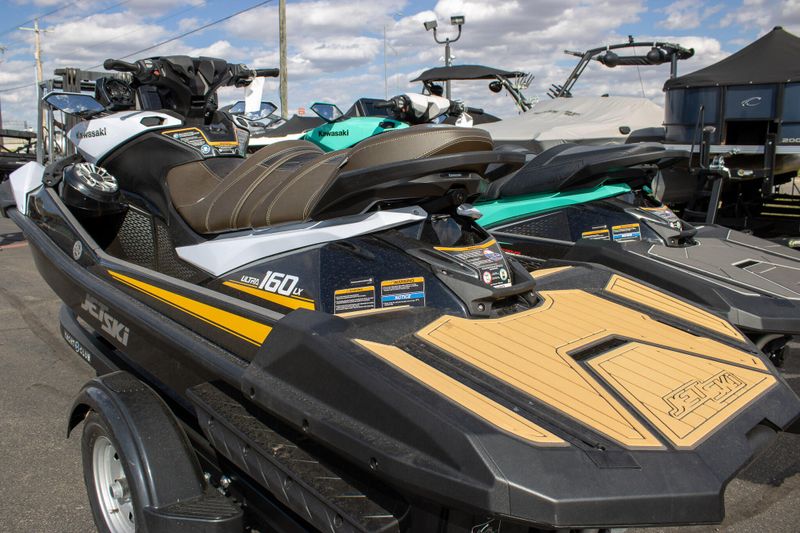 NEW 2026 KAWASAKI JET SKI ULTRA 160LX Image 9